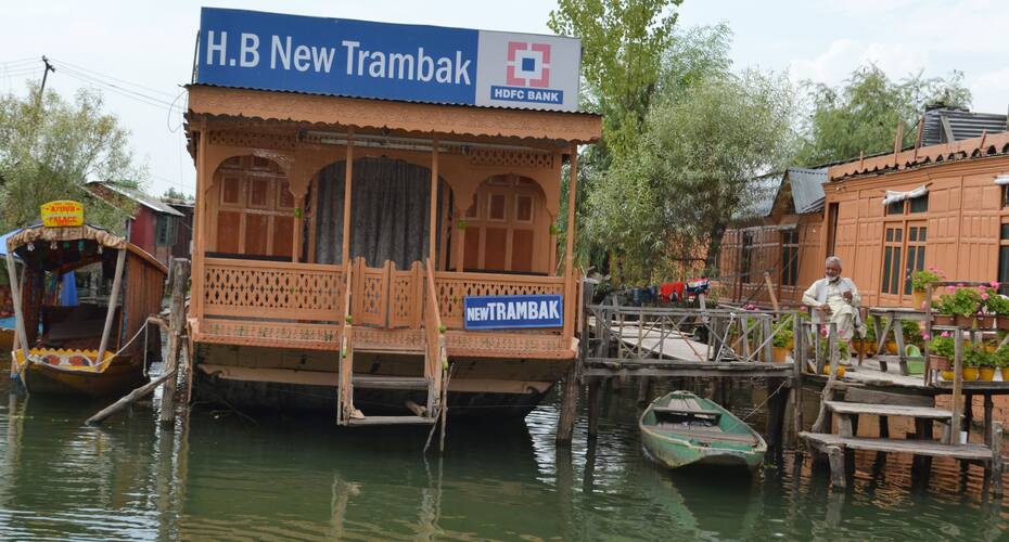 New Trambak Houseboat, Srinagar 4